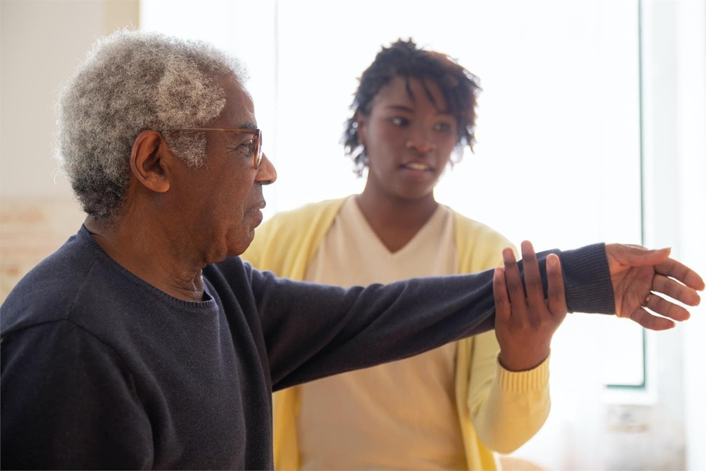 ¿Es conveniente que las personas mayores vayan al fisioterapeuta?