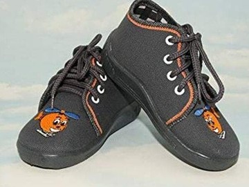 Calzado infantil: ¿de cordones o de velcro?