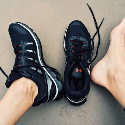 ¿Cómo curar las ampollas y las rozaduras en los pies?