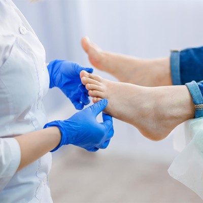 ¿Cómo preparo mis pies para la vuelta del calzado cerrado?