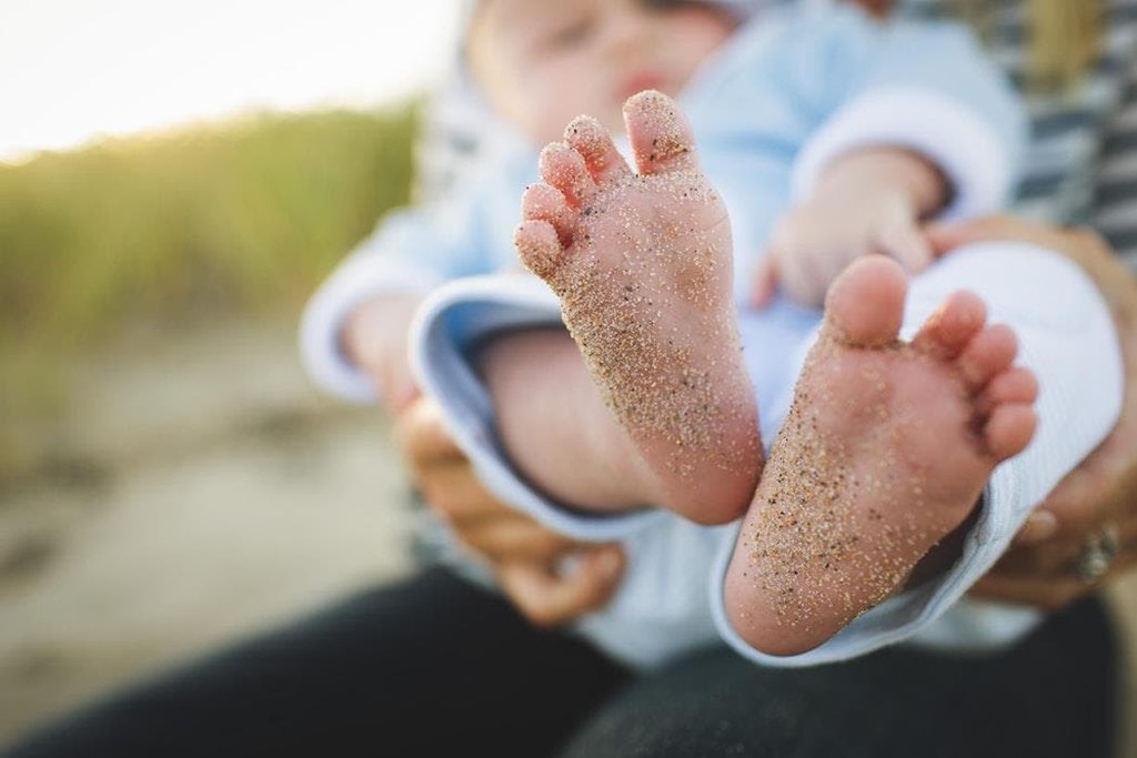 Podología infantil: ¿cuándo calzar a un bebé?