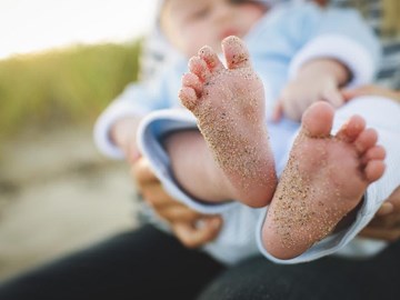 Podología infantil: ¿cuándo calzar a un bebé?
