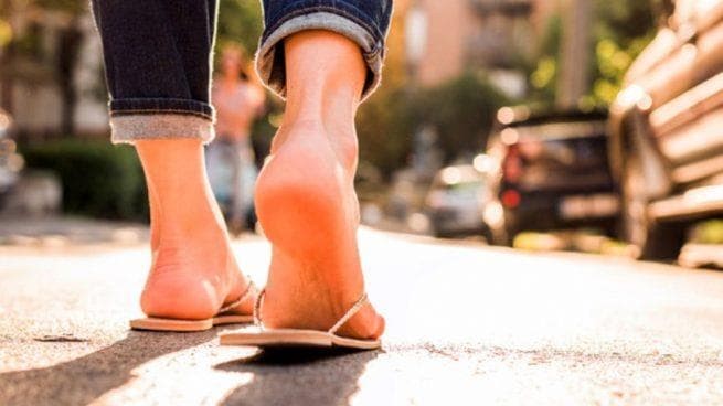 ¿Por qué arrastras los pies al caminar? 