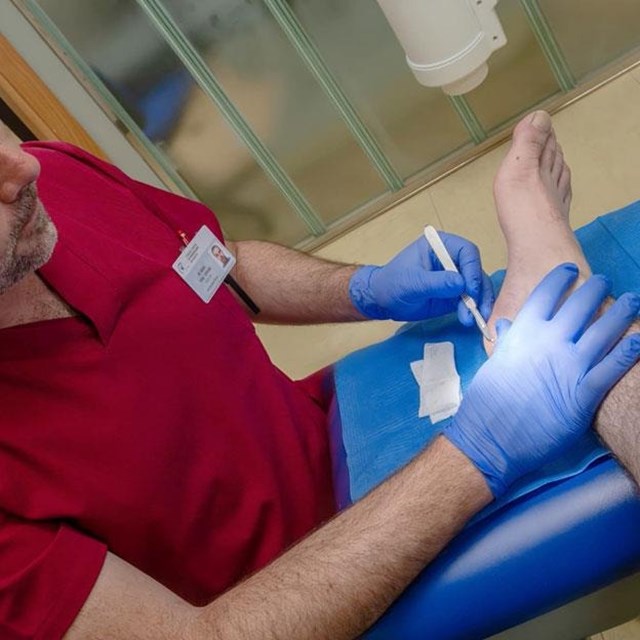 Tratamientos integrales para patologías de pies